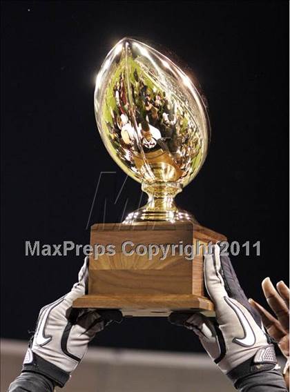 Thumbnail 1 in Calhoun City vs. Lumberton (MHSAA Class 2A Final) photogallery.