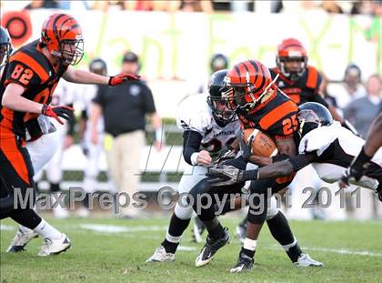 Thumbnail 2 in Calhoun City vs. Lumberton (MHSAA Class 2A Final) photogallery.