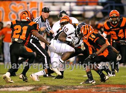 Thumbnail 2 in Calhoun City vs. Lumberton (MHSAA Class 2A Final) photogallery.