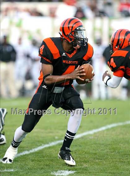 Thumbnail 1 in Calhoun City vs. Lumberton (MHSAA Class 2A Final) photogallery.