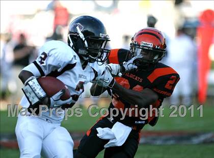 Thumbnail 1 in Calhoun City vs. Lumberton (MHSAA Class 2A Final) photogallery.