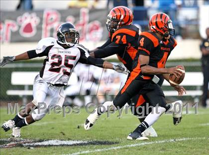 Thumbnail 2 in Calhoun City vs. Lumberton (MHSAA Class 2A Final) photogallery.