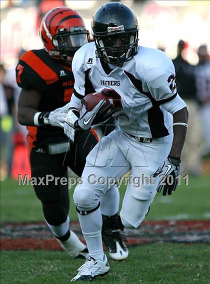 Thumbnail 1 in Calhoun City vs. Lumberton (MHSAA Class 2A Final) photogallery.
