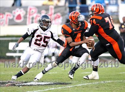 Thumbnail 1 in Calhoun City vs. Lumberton (MHSAA Class 2A Final) photogallery.