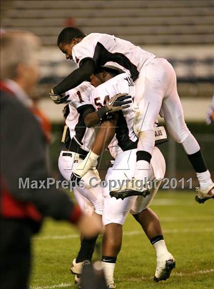 Thumbnail 3 in Calhoun City vs. Lumberton (MHSAA Class 2A Final) photogallery.