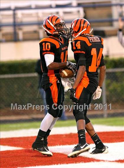 Thumbnail 2 in Calhoun City vs. Lumberton (MHSAA Class 2A Final) photogallery.