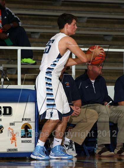 Thumbnail 2 in Kingwood vs. Hillcrest (McDonald's Texas Invitational) photogallery.