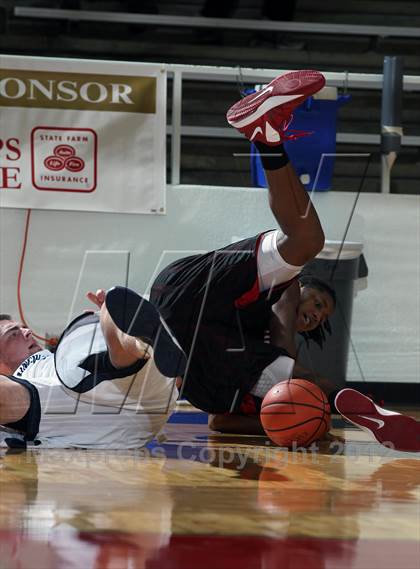 Thumbnail 2 in Kingwood vs. Hillcrest (McDonald's Texas Invitational) photogallery.