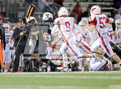 Thumbnail 3 in Malakoff vs. Pottsboro (UIL 3A Division 1 Region II Bi-District) photogallery.