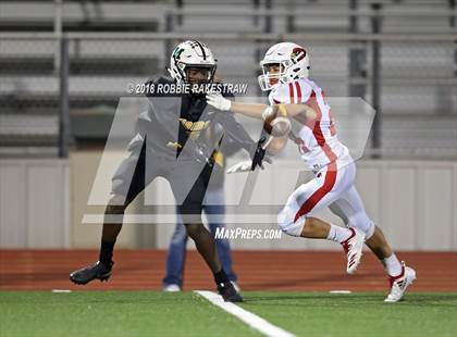 Thumbnail 2 in Malakoff vs. Pottsboro (UIL 3A Division 1 Region II Bi-District) photogallery.