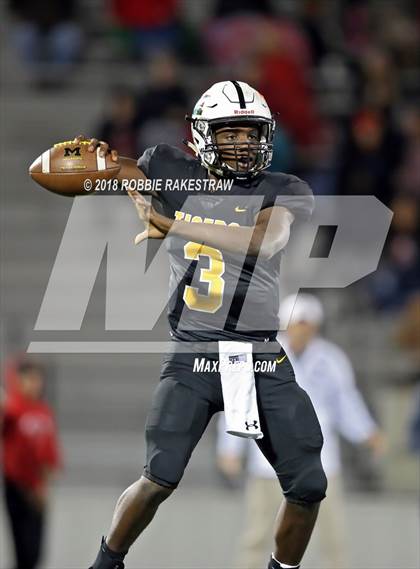 Thumbnail 2 in Malakoff vs. Pottsboro (UIL 3A Division 1 Region II Bi-District) photogallery.