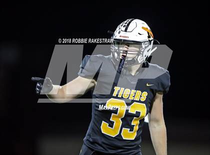 Thumbnail 3 in Malakoff vs. Pottsboro (UIL 3A Division 1 Region II Bi-District) photogallery.