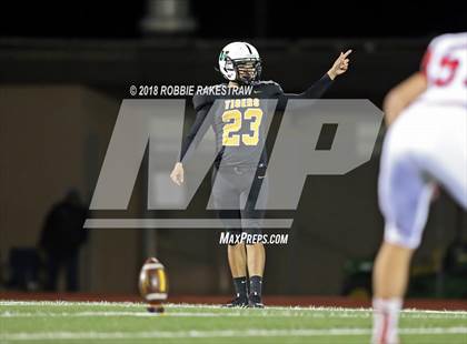 Thumbnail 3 in Malakoff vs. Pottsboro (UIL 3A Division 1 Region II Bi-District) photogallery.