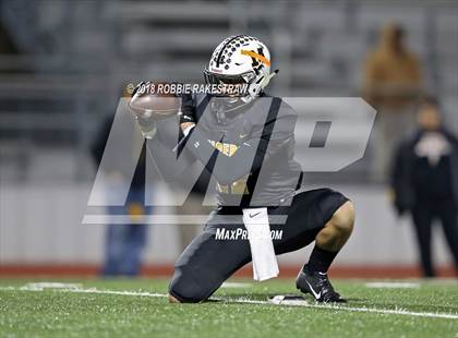 Thumbnail 1 in Malakoff vs. Pottsboro (UIL 3A Division 1 Region II Bi-District) photogallery.