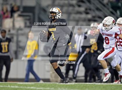 Thumbnail 1 in Malakoff vs. Pottsboro (UIL 3A Division 1 Region II Bi-District) photogallery.