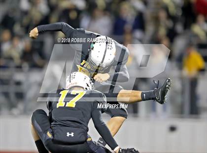Thumbnail 3 in Malakoff vs. Pottsboro (UIL 3A Division 1 Region II Bi-District) photogallery.