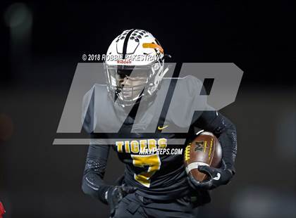 Thumbnail 2 in Malakoff vs. Pottsboro (UIL 3A Division 1 Region II Bi-District) photogallery.
