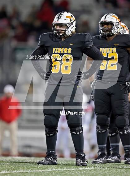 Thumbnail 3 in Malakoff vs. Pottsboro (UIL 3A Division 1 Region II Bi-District) photogallery.