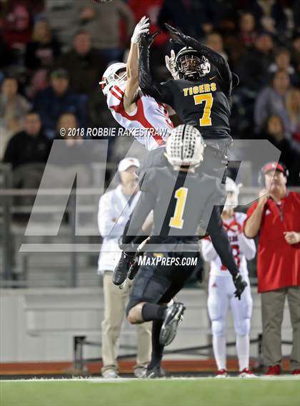 Thumbnail 1 in Malakoff vs. Pottsboro (UIL 3A Division 1 Region II Bi-District) photogallery.