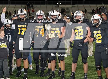 Thumbnail 2 in Malakoff vs. Pottsboro (UIL 3A Division 1 Region II Bi-District) photogallery.
