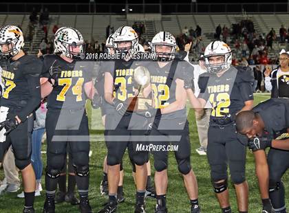 Thumbnail 3 in Malakoff vs. Pottsboro (UIL 3A Division 1 Region II Bi-District) photogallery.