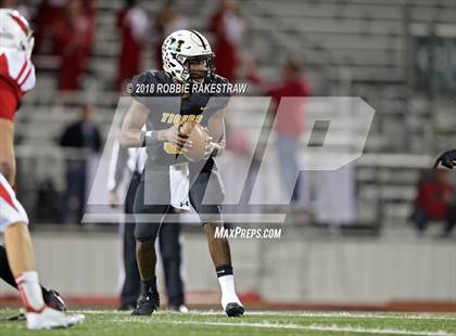 Thumbnail 3 in Malakoff vs. Pottsboro (UIL 3A Division 1 Region II Bi-District) photogallery.