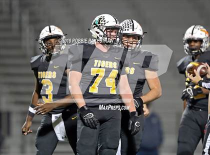 Thumbnail 3 in Malakoff vs. Pottsboro (UIL 3A Division 1 Region II Bi-District) photogallery.
