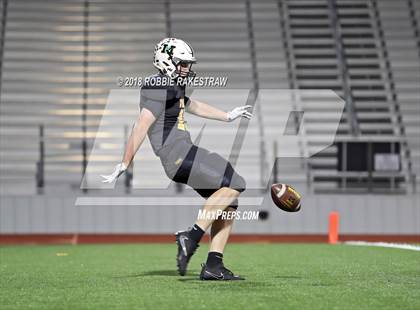 Thumbnail 2 in Malakoff vs. Pottsboro (UIL 3A Division 1 Region II Bi-District) photogallery.
