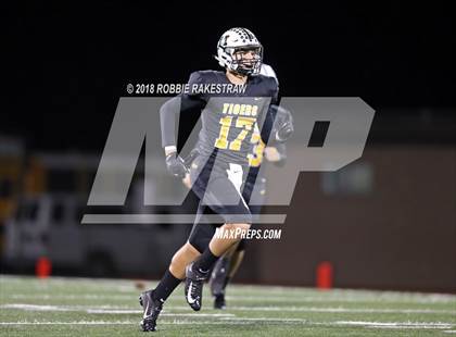 Thumbnail 3 in Malakoff vs. Pottsboro (UIL 3A Division 1 Region II Bi-District) photogallery.