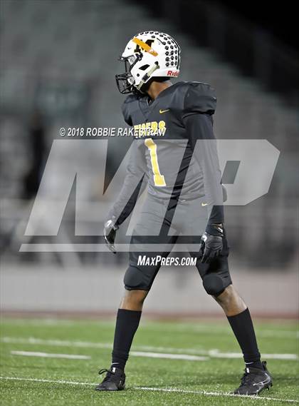 Thumbnail 3 in Malakoff vs. Pottsboro (UIL 3A Division 1 Region II Bi-District) photogallery.