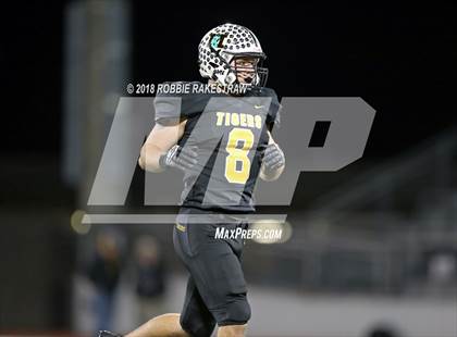 Thumbnail 1 in Malakoff vs. Pottsboro (UIL 3A Division 1 Region II Bi-District) photogallery.