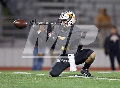 Thumbnail 3 in Malakoff vs. Pottsboro (UIL 3A Division 1 Region II Bi-District) photogallery.