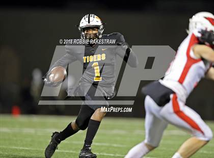 Thumbnail 3 in Malakoff vs. Pottsboro (UIL 3A Division 1 Region II Bi-District) photogallery.