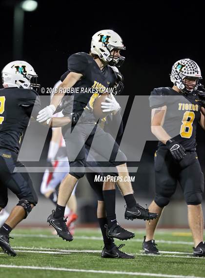 Thumbnail 2 in Malakoff vs. Pottsboro (UIL 3A Division 1 Region II Bi-District) photogallery.