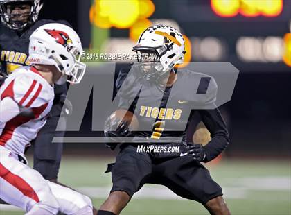 Thumbnail 1 in Malakoff vs. Pottsboro (UIL 3A Division 1 Region II Bi-District) photogallery.