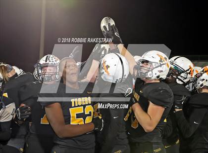 Thumbnail 2 in Malakoff vs. Pottsboro (UIL 3A Division 1 Region II Bi-District) photogallery.