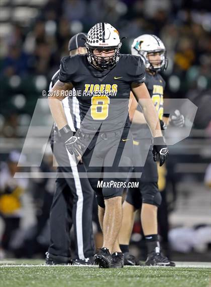 Thumbnail 3 in Malakoff vs. Pottsboro (UIL 3A Division 1 Region II Bi-District) photogallery.