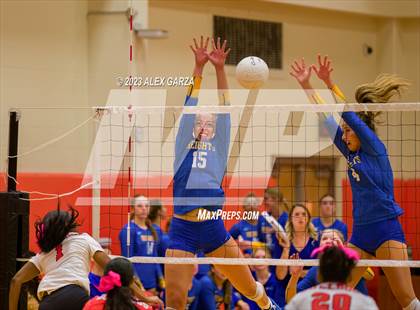 Thumbnail 3 in Alamo Heights @ Burbank photogallery.