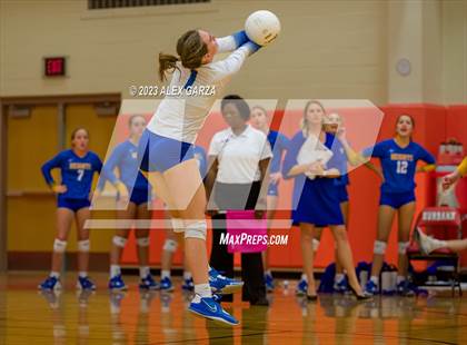 Thumbnail 3 in Alamo Heights @ Burbank photogallery.