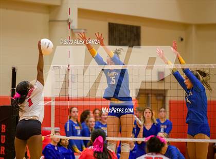 Thumbnail 3 in Alamo Heights @ Burbank photogallery.