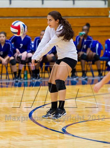 Thumbnail 1 in Stevens vs. Warren photogallery.
