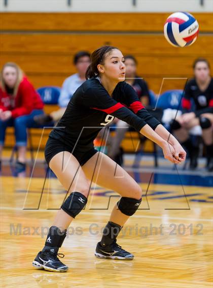 Thumbnail 2 in Stevens vs. Warren photogallery.