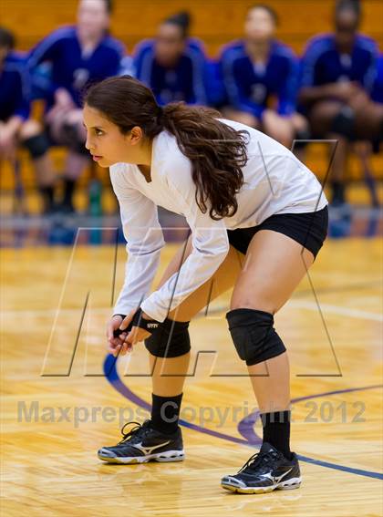 Thumbnail 1 in Stevens vs. Warren photogallery.