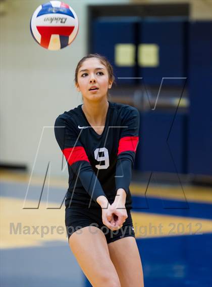 Thumbnail 3 in Stevens vs. Warren photogallery.