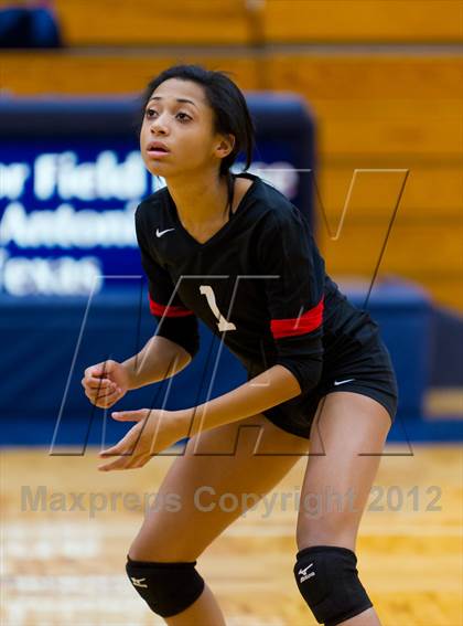 Thumbnail 1 in Stevens vs. Warren photogallery.