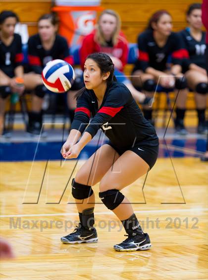 Thumbnail 2 in Stevens vs. Warren photogallery.