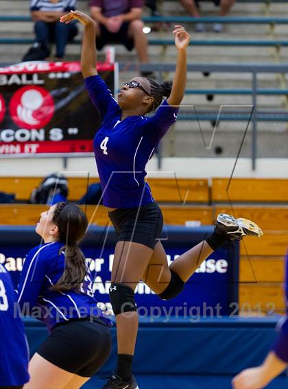 Thumbnail 2 in Stevens vs. Warren photogallery.