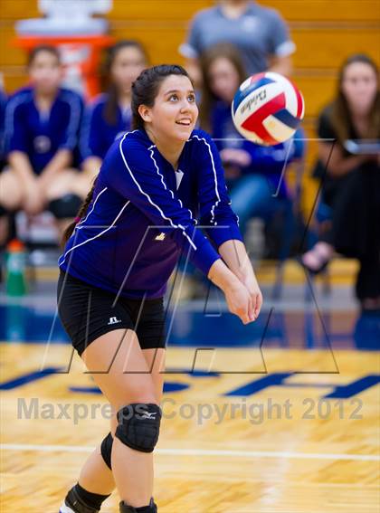Thumbnail 2 in Stevens vs. Warren photogallery.