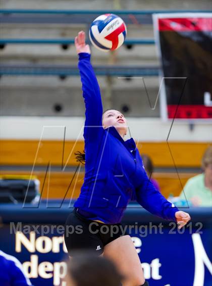 Thumbnail 2 in Stevens vs. Warren photogallery.