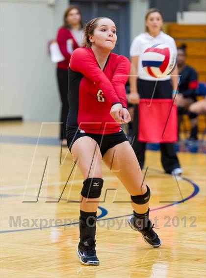 Thumbnail 3 in Stevens vs. Warren photogallery.